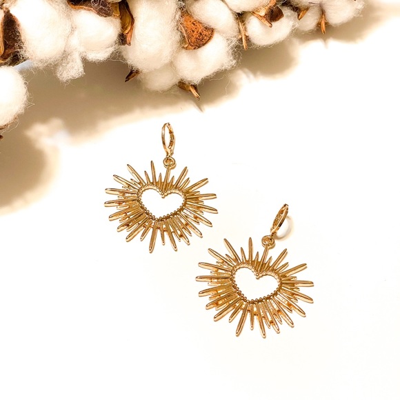 Heart shaped radiant earrings - Picture 5 of 6